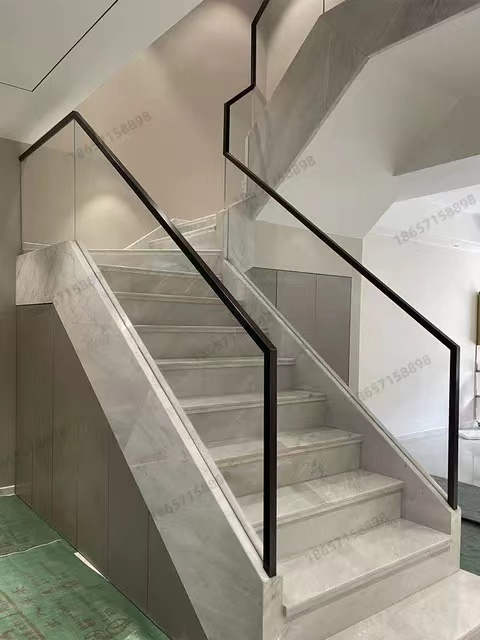 不銹鋼裝飾樓梯扶手，增加家居的整體品質(zhì)感
